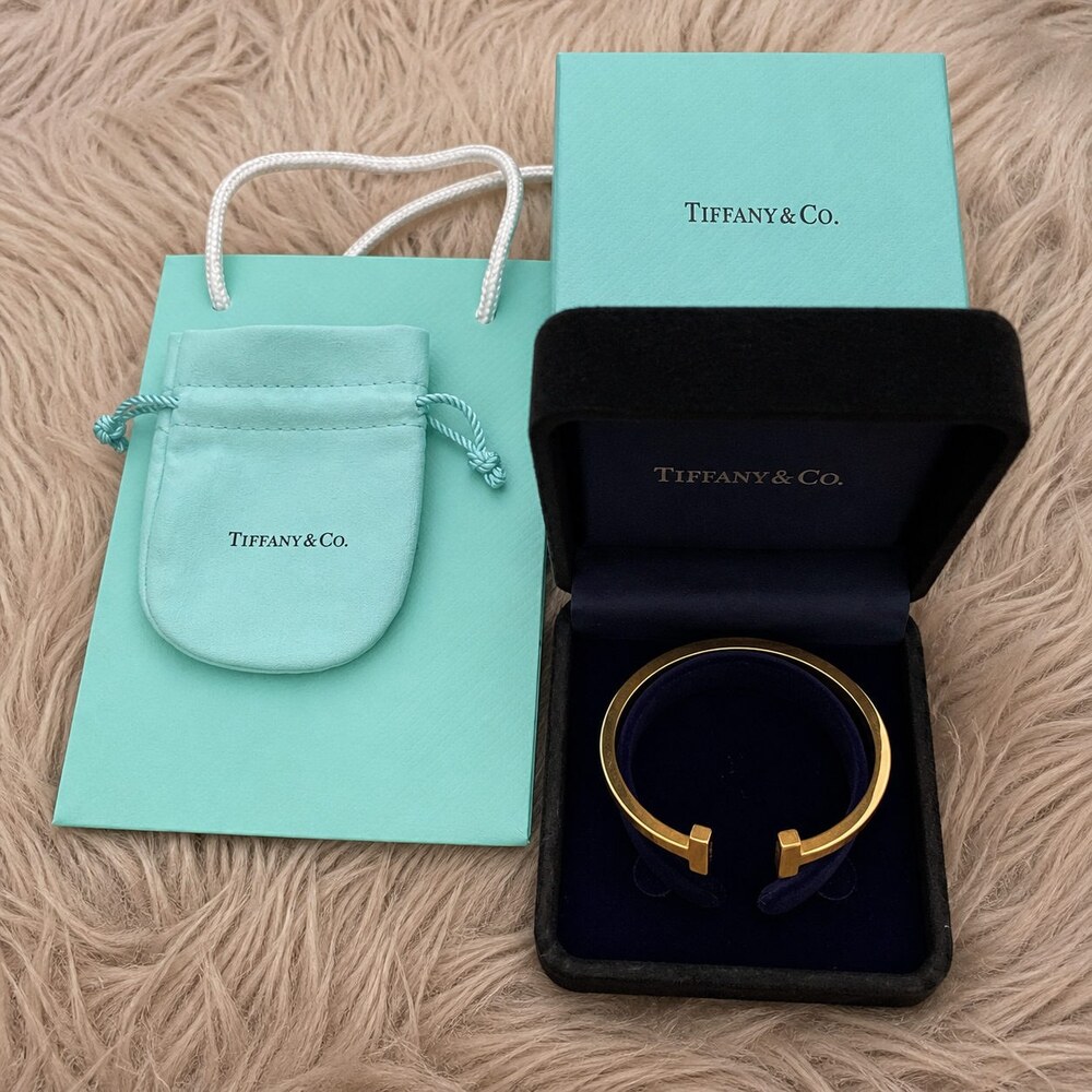 TIFFANY&CO Timeless Bracelet Style 2 | New with Box - Picture 2 of 9